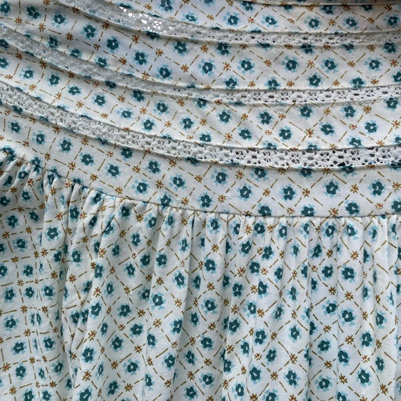 🟢HOST PICK🟢Long sleeve teal floral pattern top - Picture 8 of 8